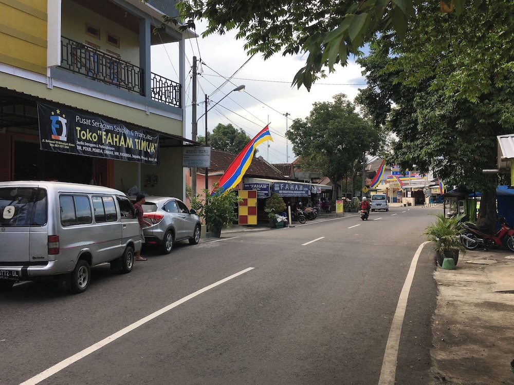 Hotel Alami near Alun-Alun Klaten 34/40