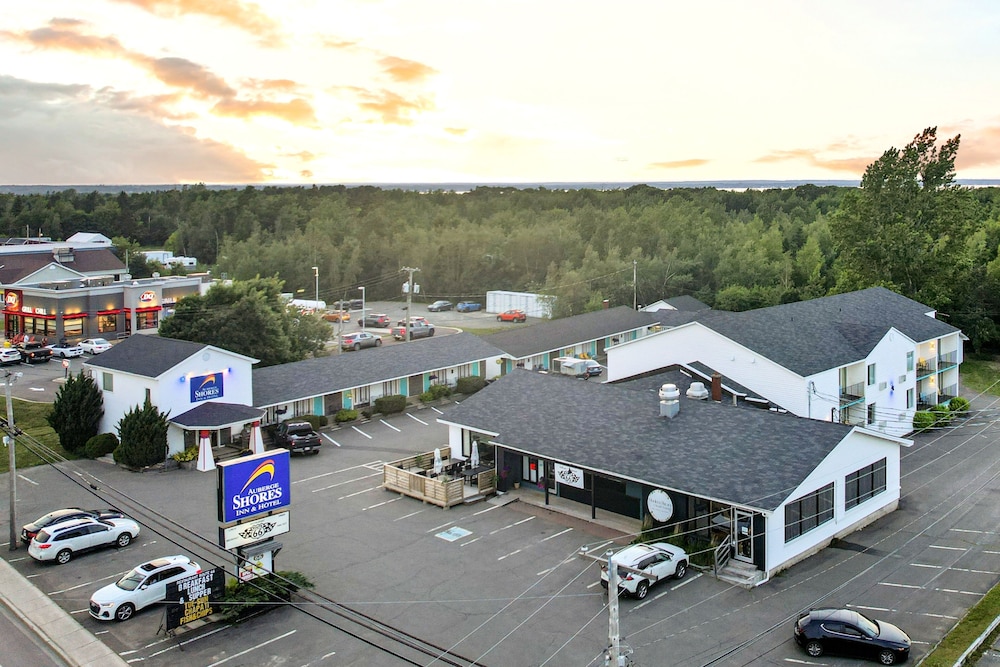 Auberge Shores Inn & Hotel 32/47