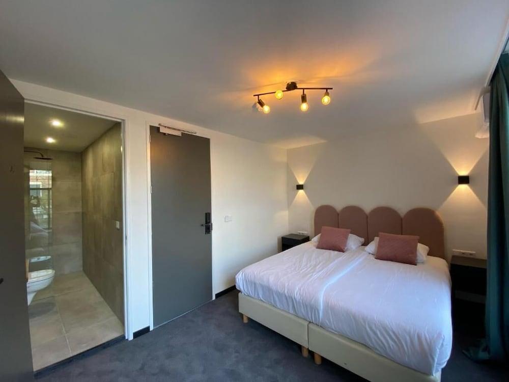 Hotel La Noire - Delft City Centre 6/25
