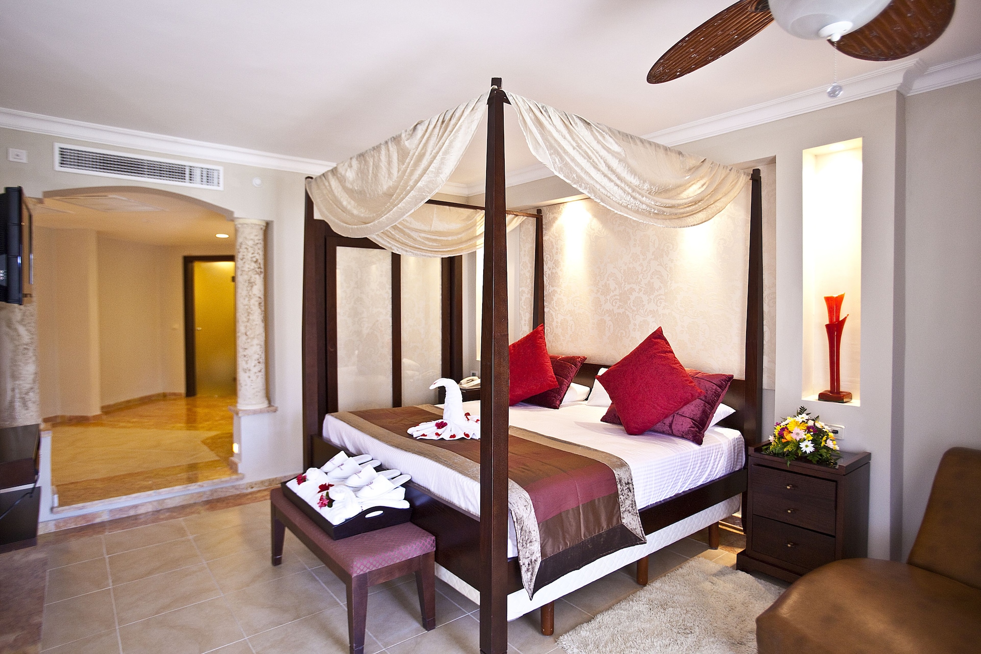 1 BEDROOM, SUITE, JETTED TUB