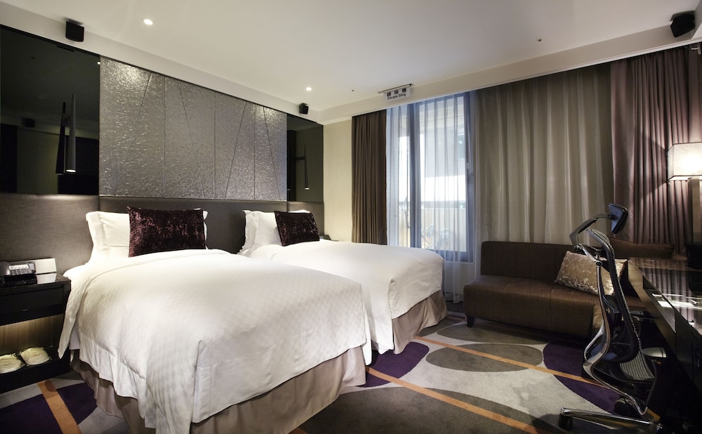 WONDERFUL, TWIN BEDS