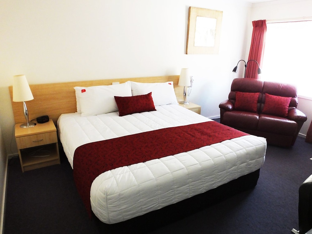 EDINBURGH MOTOR INN 9/36
