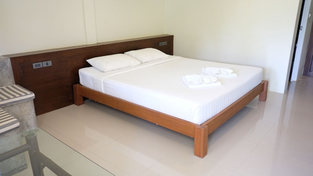Suksompong Resort 4/29