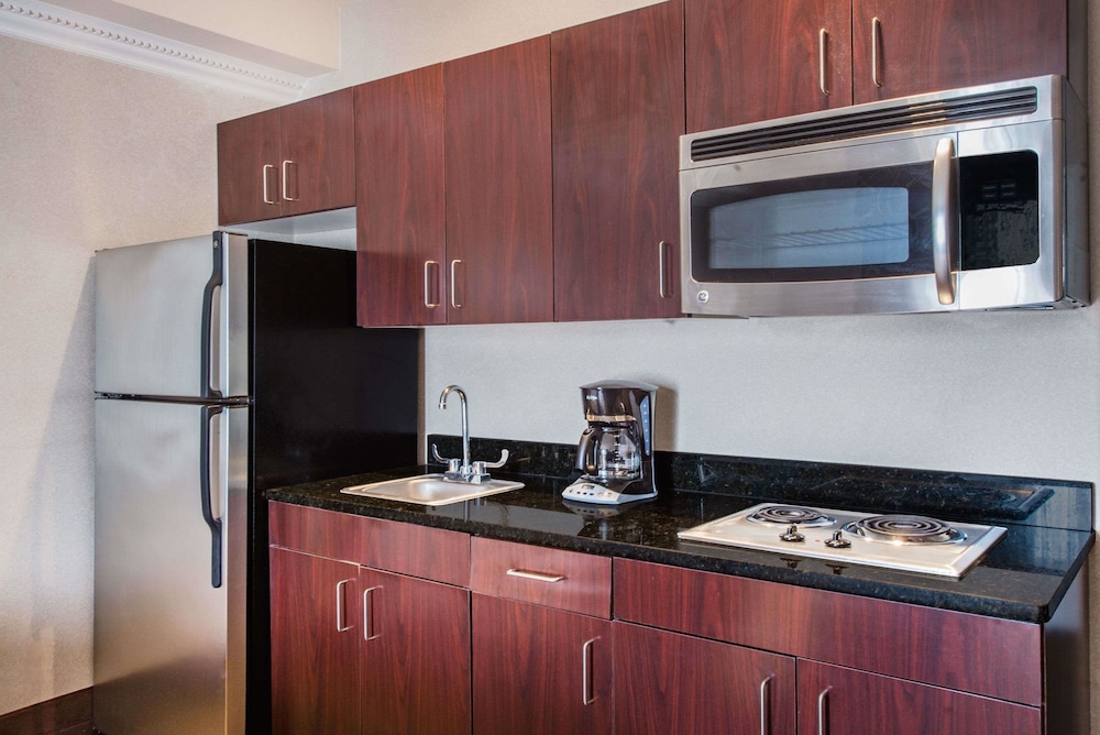 Hawthorn Suites by Wyndham El Paso Airport 22/28