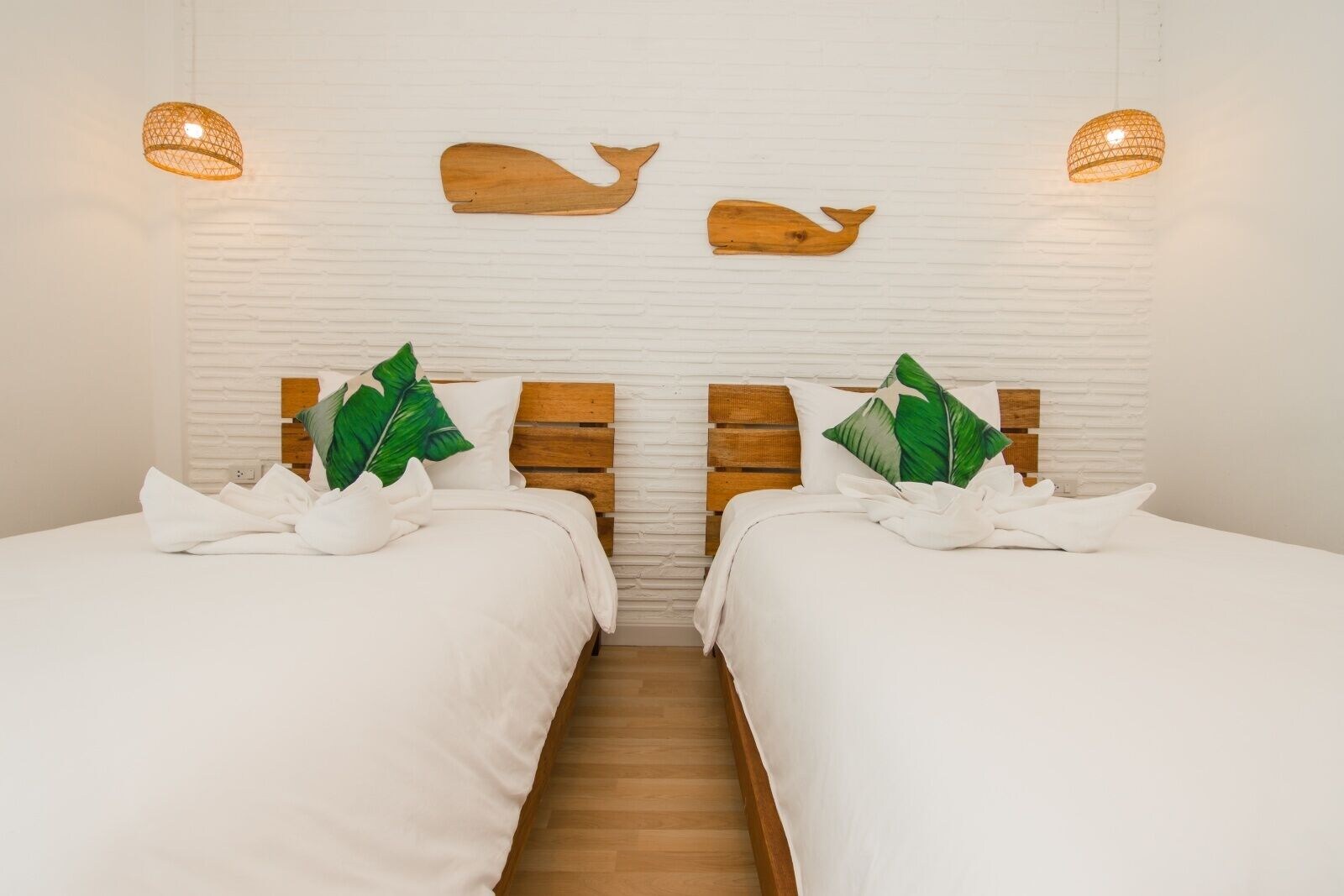 DELUXE, TWIN BEDS
