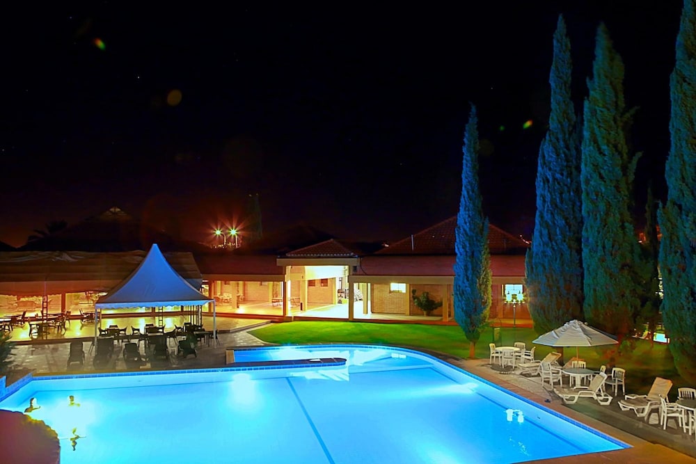Los Parrales Hotel 3/33