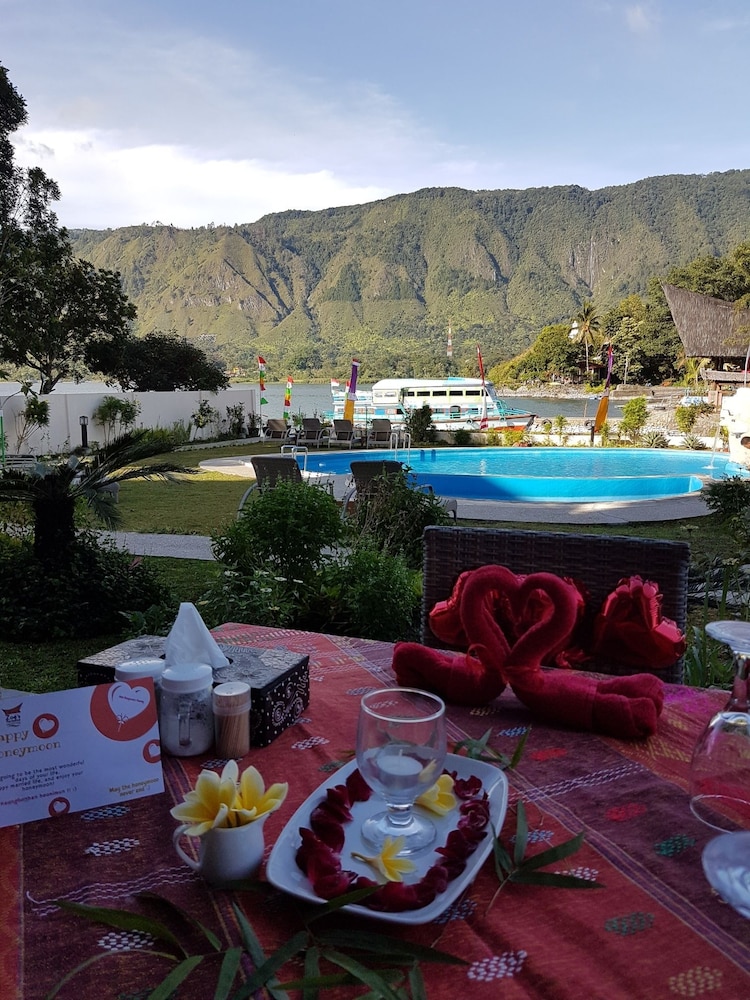 Zoe's Paradise Waterfront Hotel 37/39