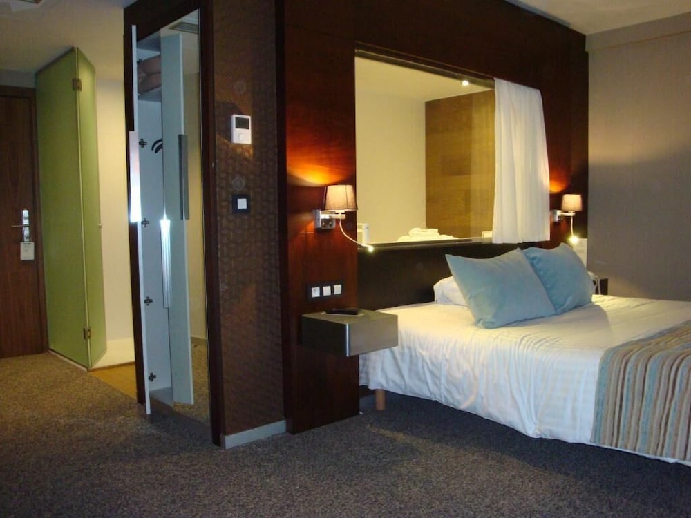 Alysson Hotel 6/38