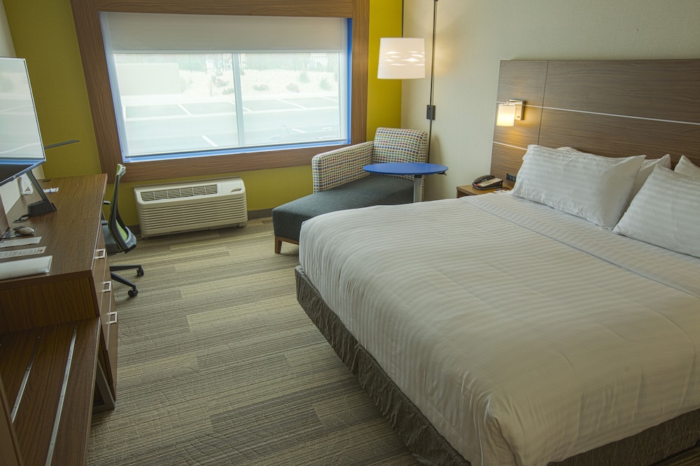 Standard, Queen Bed