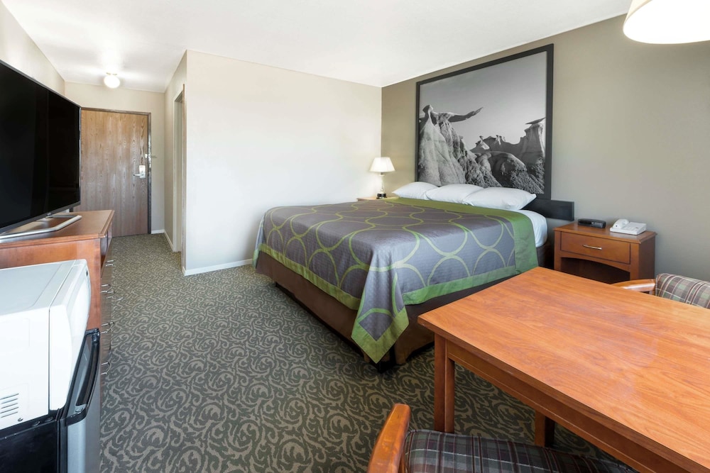 Super 8 by Wyndham Clayton 5/28