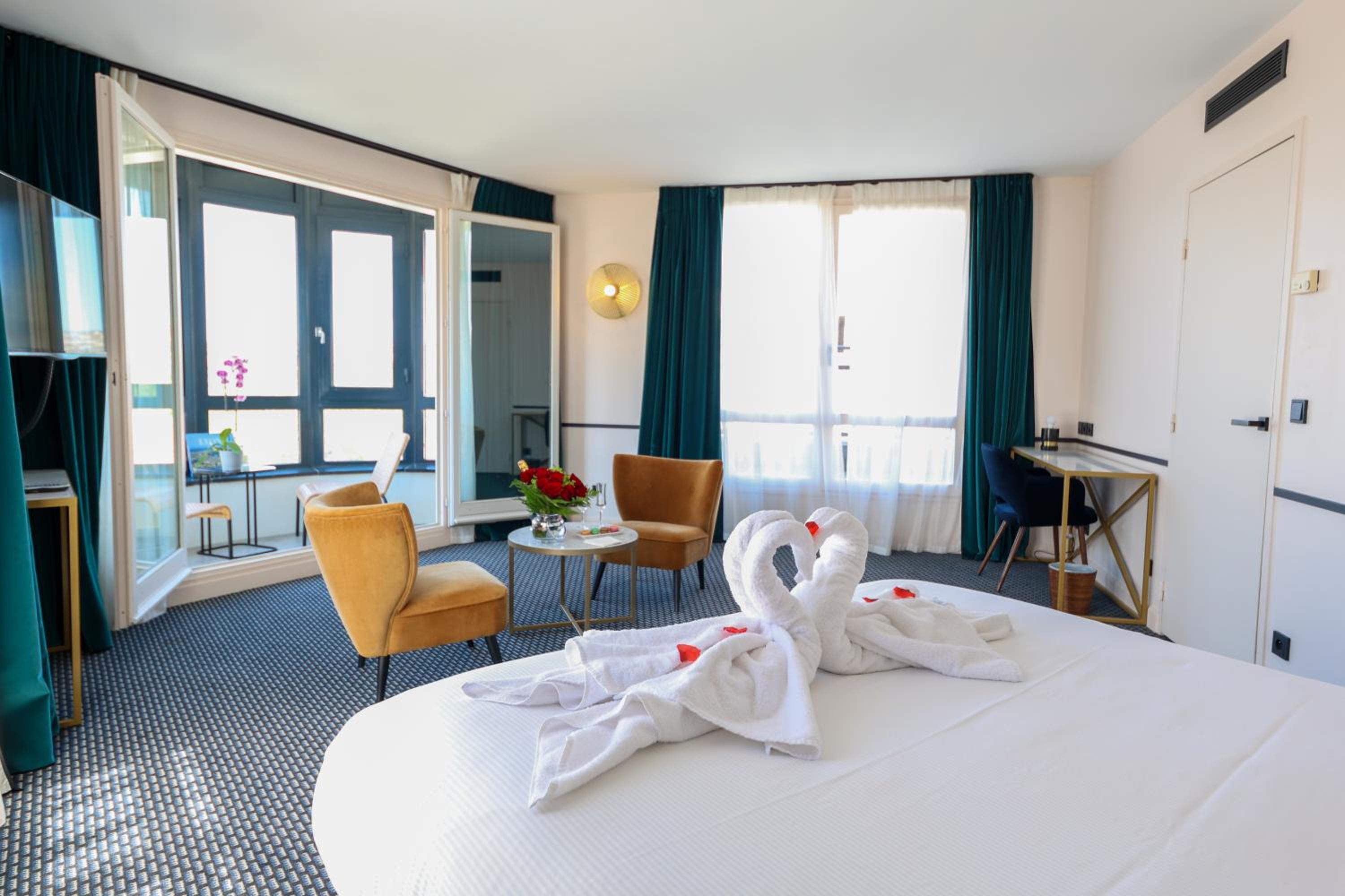Suite, Queen Bed, Panoramic View, Best Western Plus Hotel du Pont Wilson 2/3