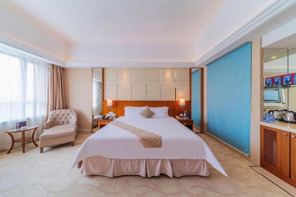 Regency Hotel 22/56