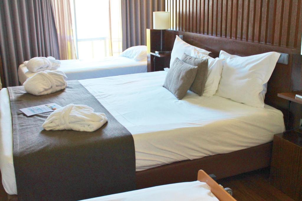 Room, Twin Beds, Garden View