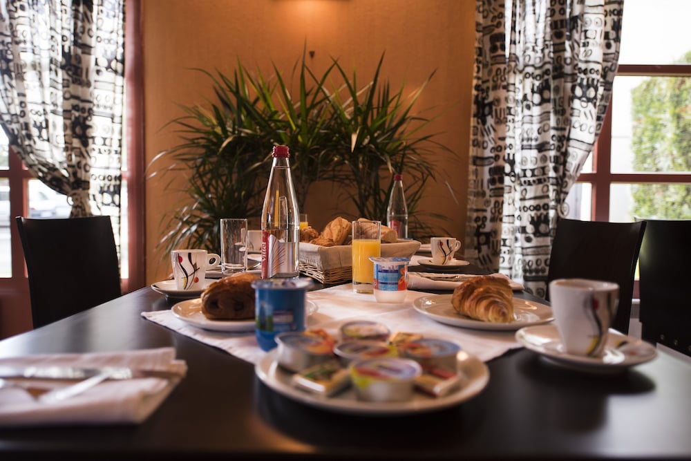 Hotel Pavillon Des Gatines 19/27