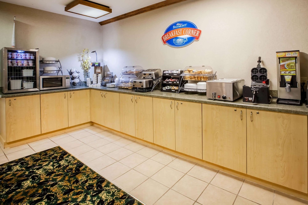 Baymont By Wyndham Mackinaw City 9/34