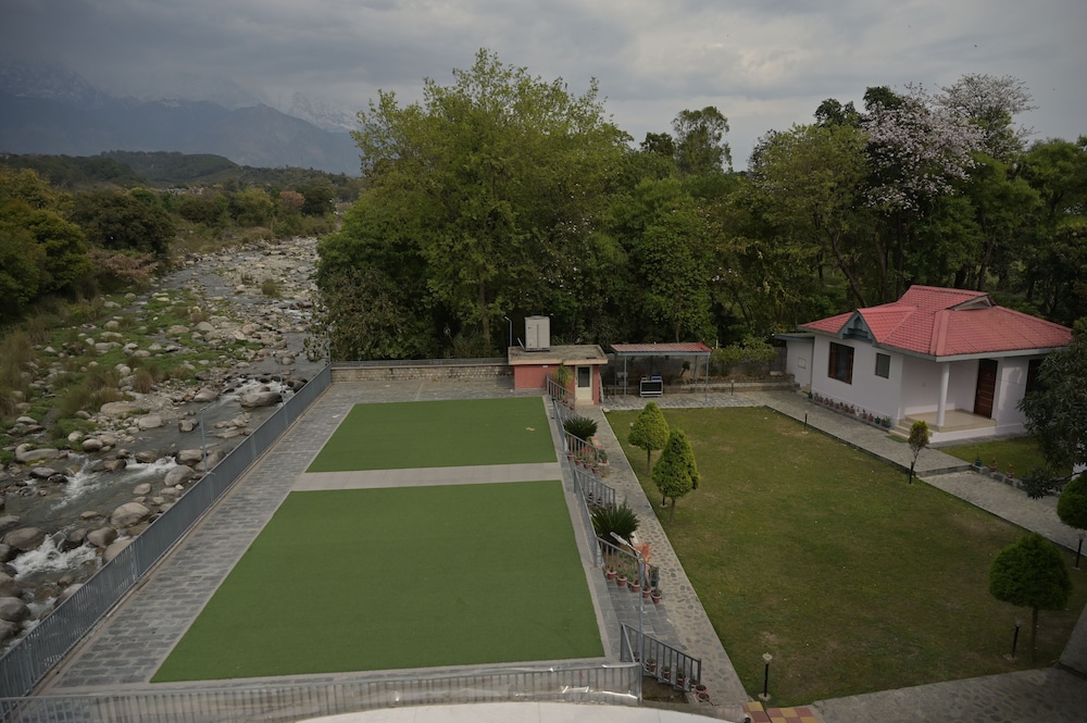 Hotel River Retreat 24/28