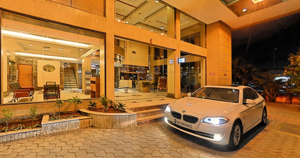 Royal Plaza 50/50