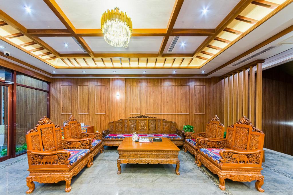 Minyoun Rezen Retreat Yading Daocheng 33/39