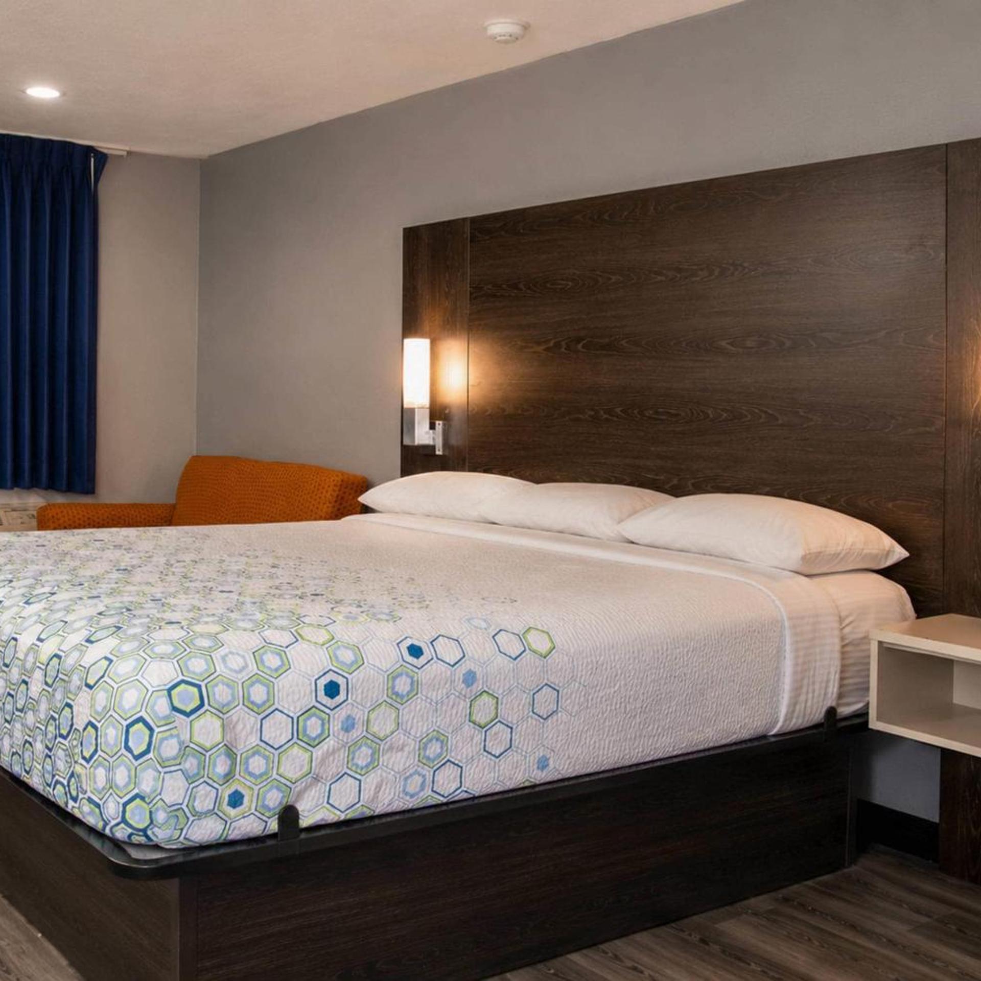 Suite, King Bed, Sofa, Exterior Entrance