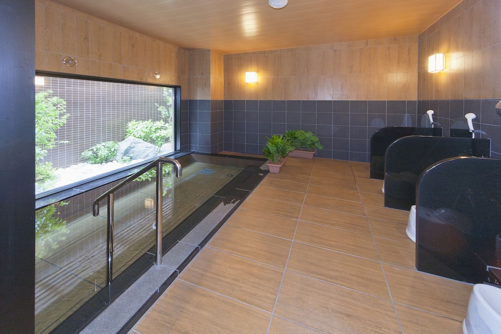 Hotel Route-Inn Saiki Ekimae 32/45