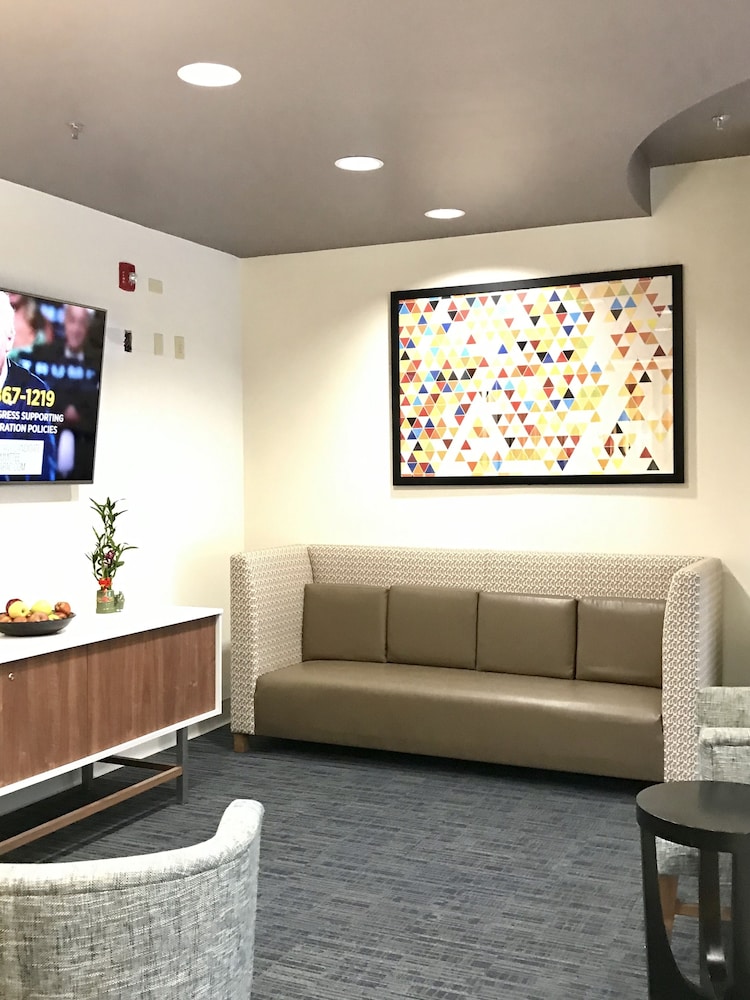 Holiday Inn Express And Suites Winona North 6/68