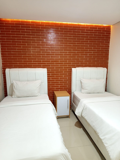 Standard, Twin Beds, No Window