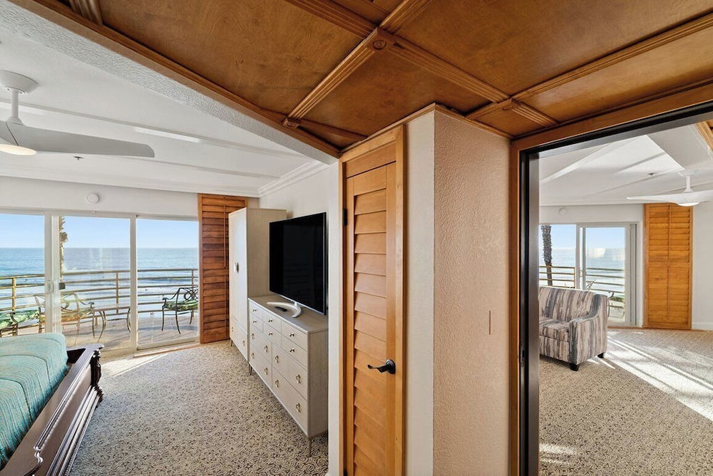 Grand, Pacific, Suite, King Bed، Pacific Terrace Hotel 9/10