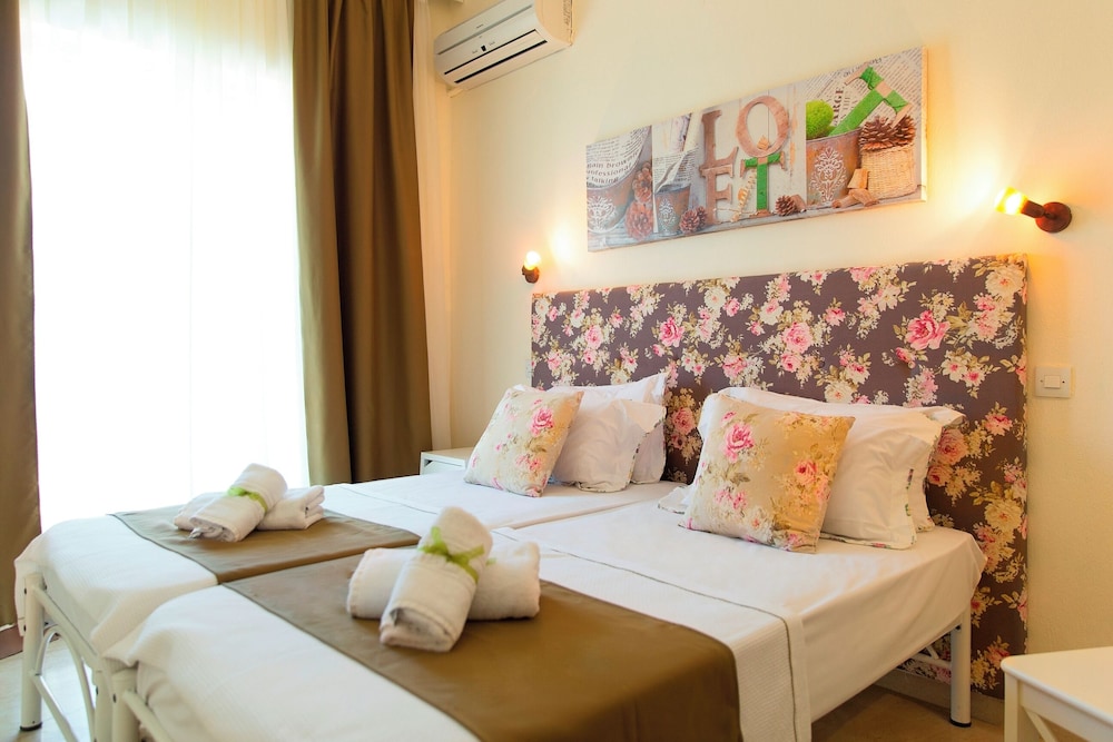 Aurora Beach Hotel 18/50