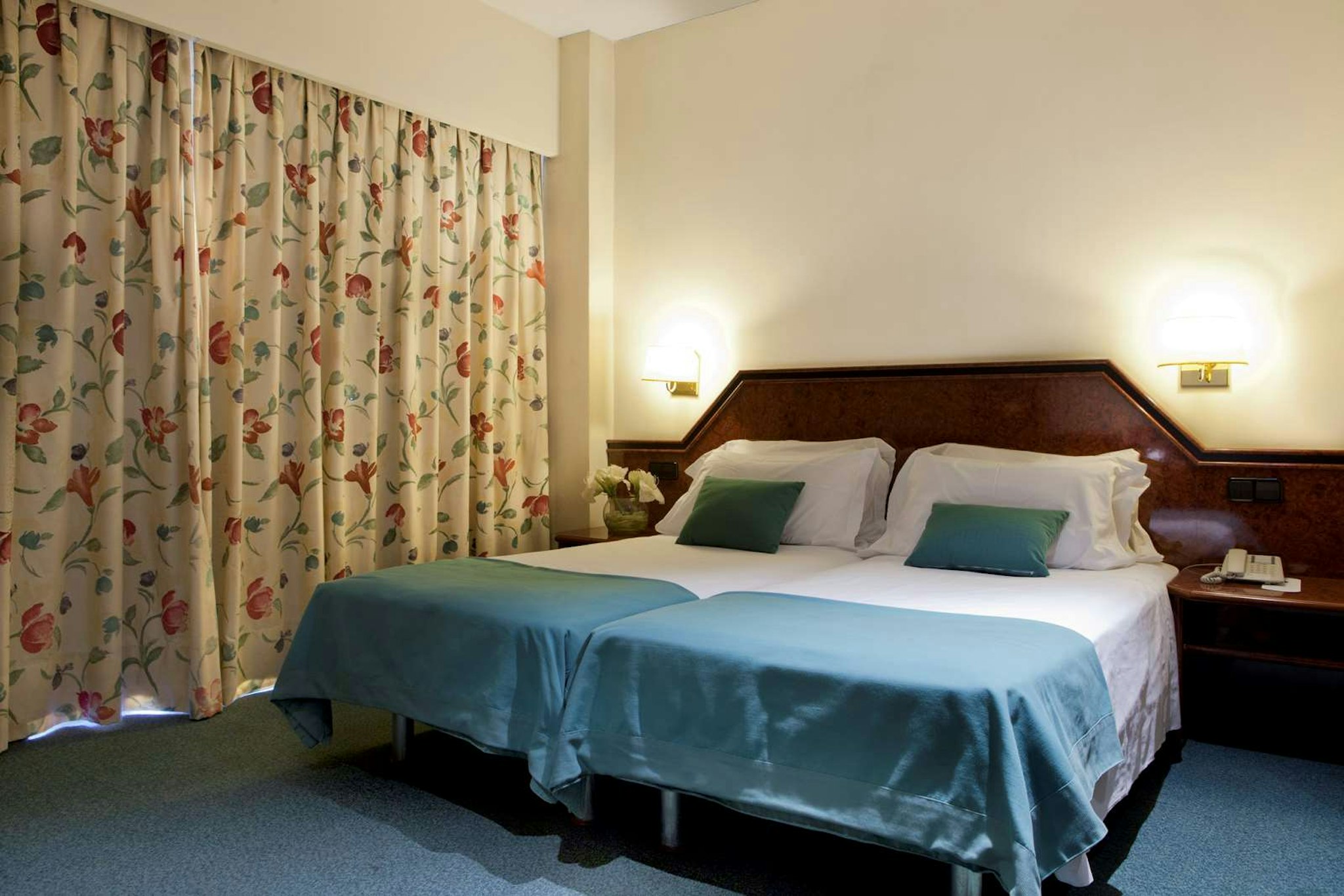 Praga Hotel 8/39