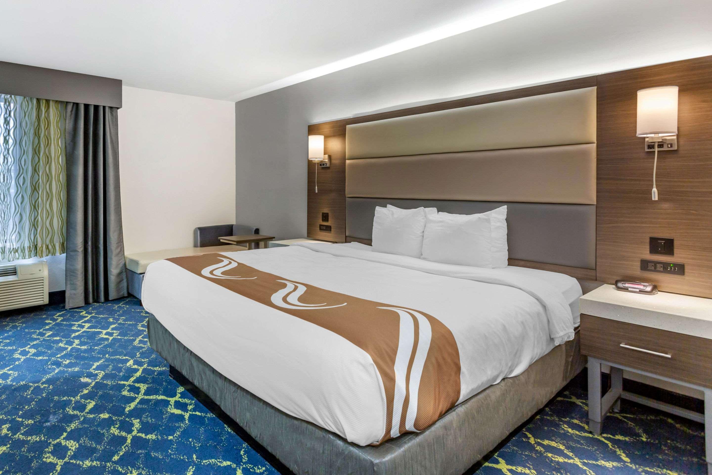 ROOM, KING BED