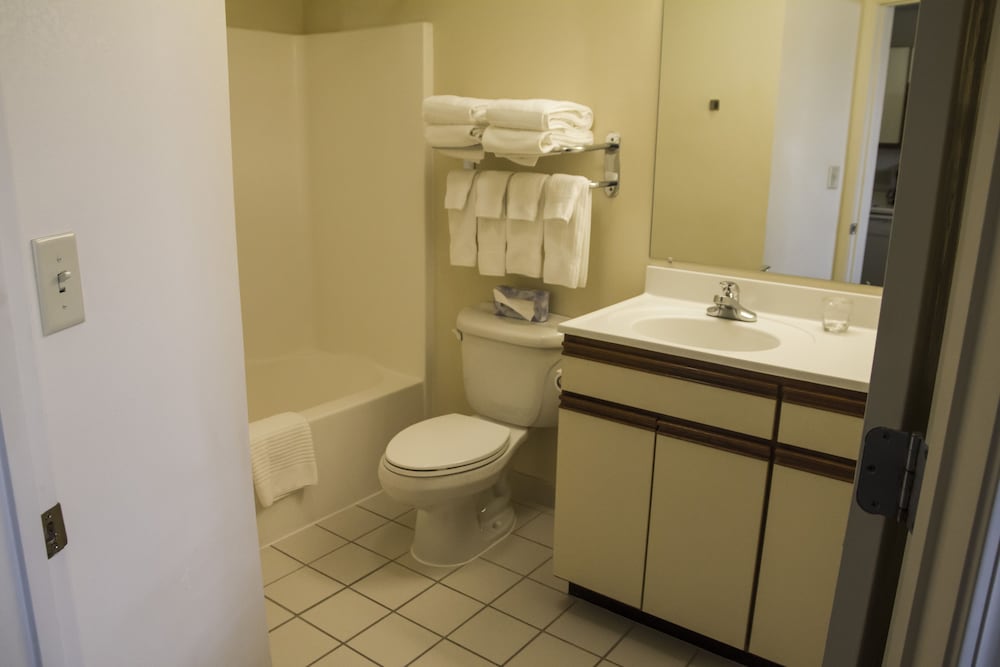 Candlewood Suites Syracuse-Airport 17/75