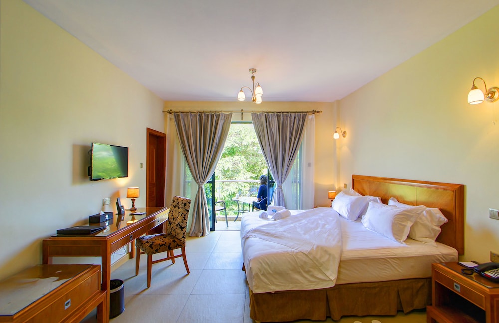 Lotos Inn Suites 16/70