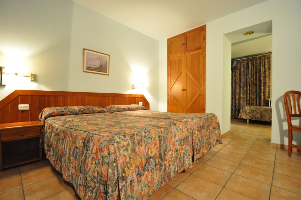 Hotel Paris 24/39