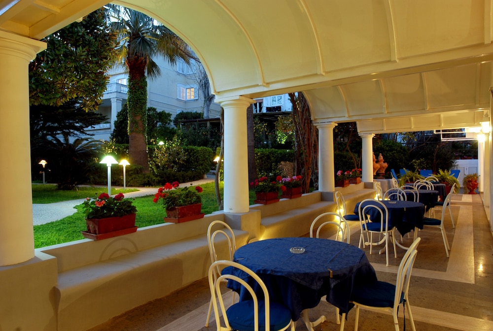 Pazziella Garden & Suites 62/66