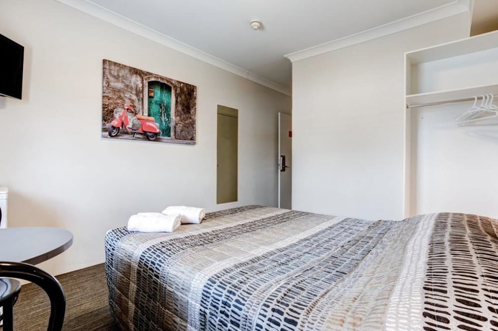 Arena Hotel 8/43