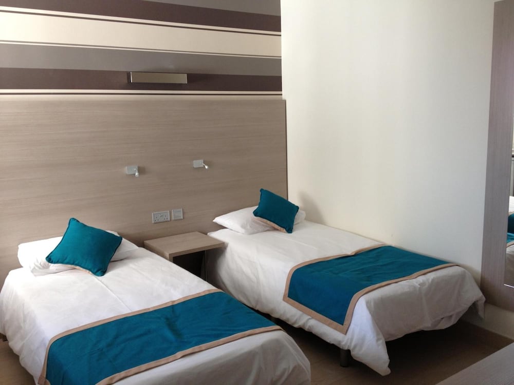 Days Inn Hotel And Residence 38/64