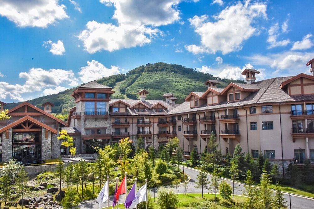 HYATT REGENCY CHANGBAISHAN 10/57