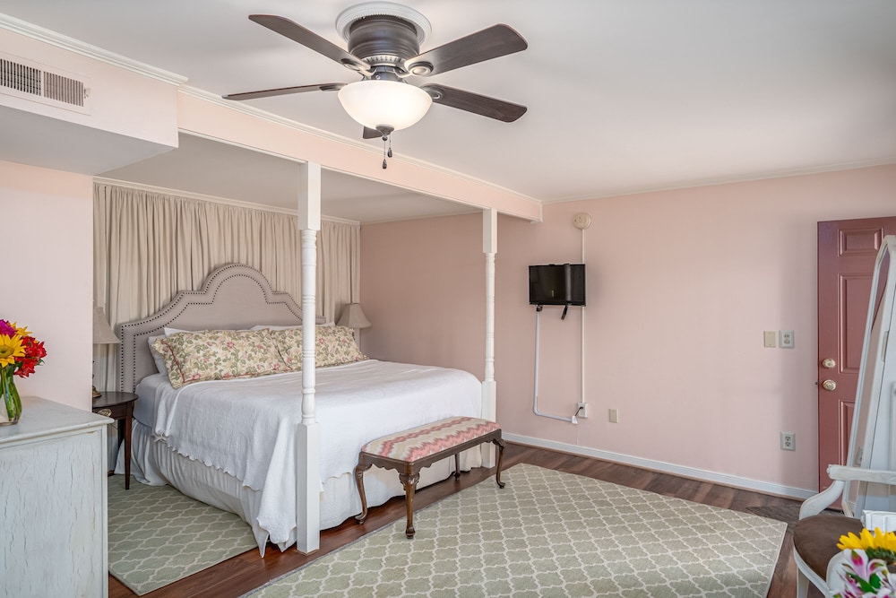Cedars of Williamsburg Bed & Breakfast 6/50