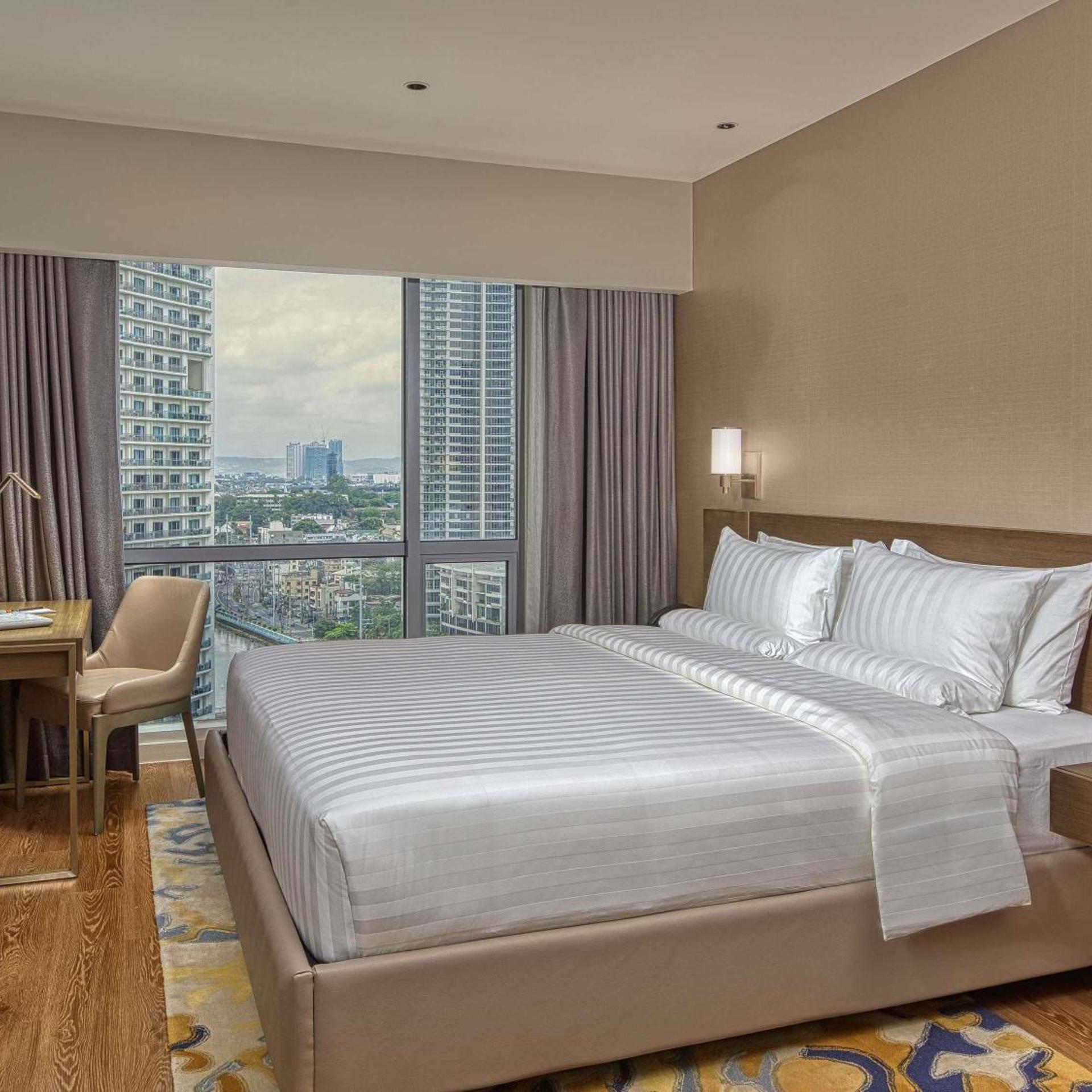 Standard, King Bed, Riverside