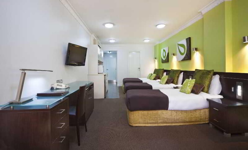 HYDE PARK INN 13/50