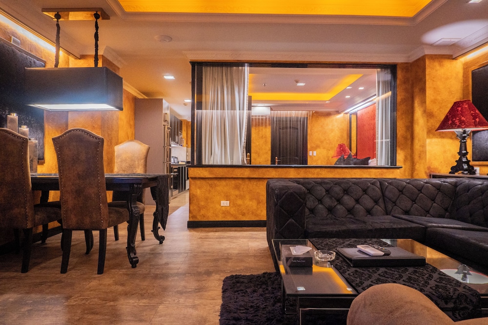 Fields Plaza Suites 56/65