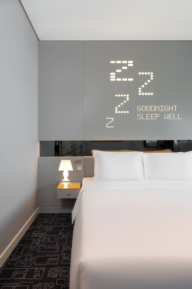 URBAN, TWIN BEDS