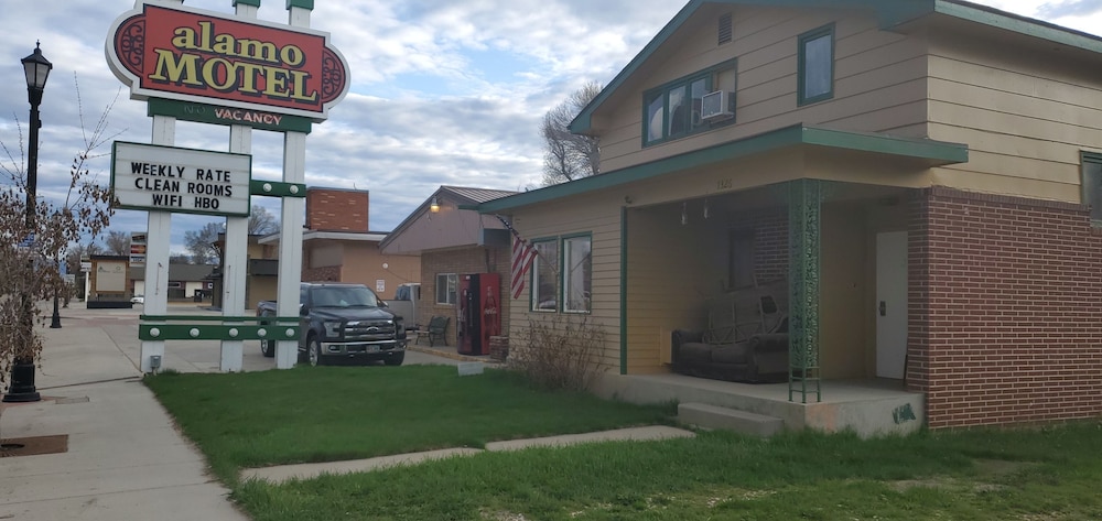 Alamo Motel 33/38