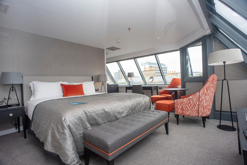 JUNIOR SUITE, KING BED