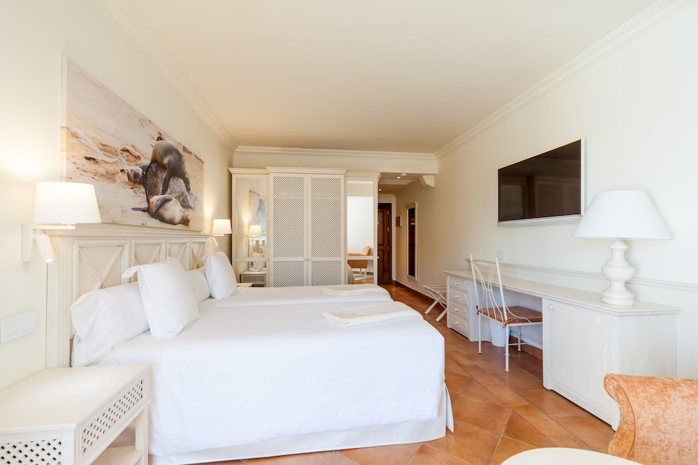 Room, Single, Twin Beds, Partial Sea View