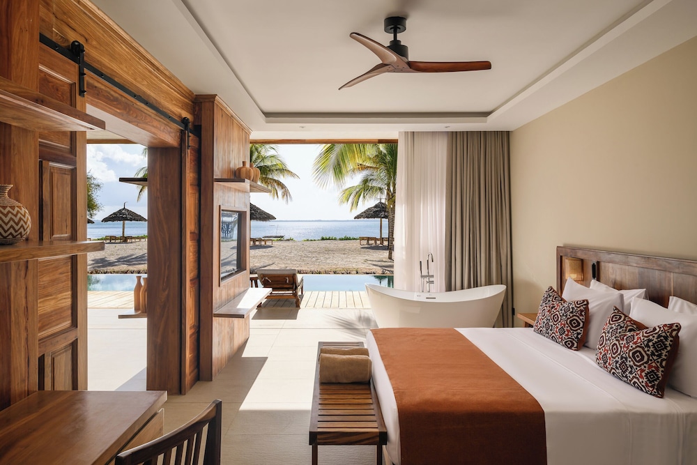 Swim Up, Executive, Suite, King Bed, Ocean Front