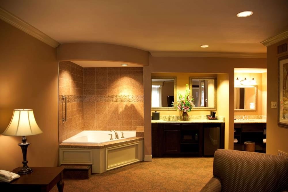 Best Western Plus French Quarter Courtyard Hotel 14/54