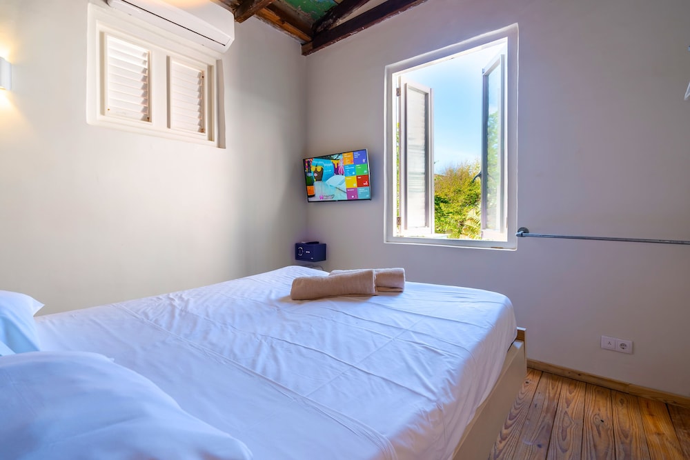 DESIGN, QUEEN BED