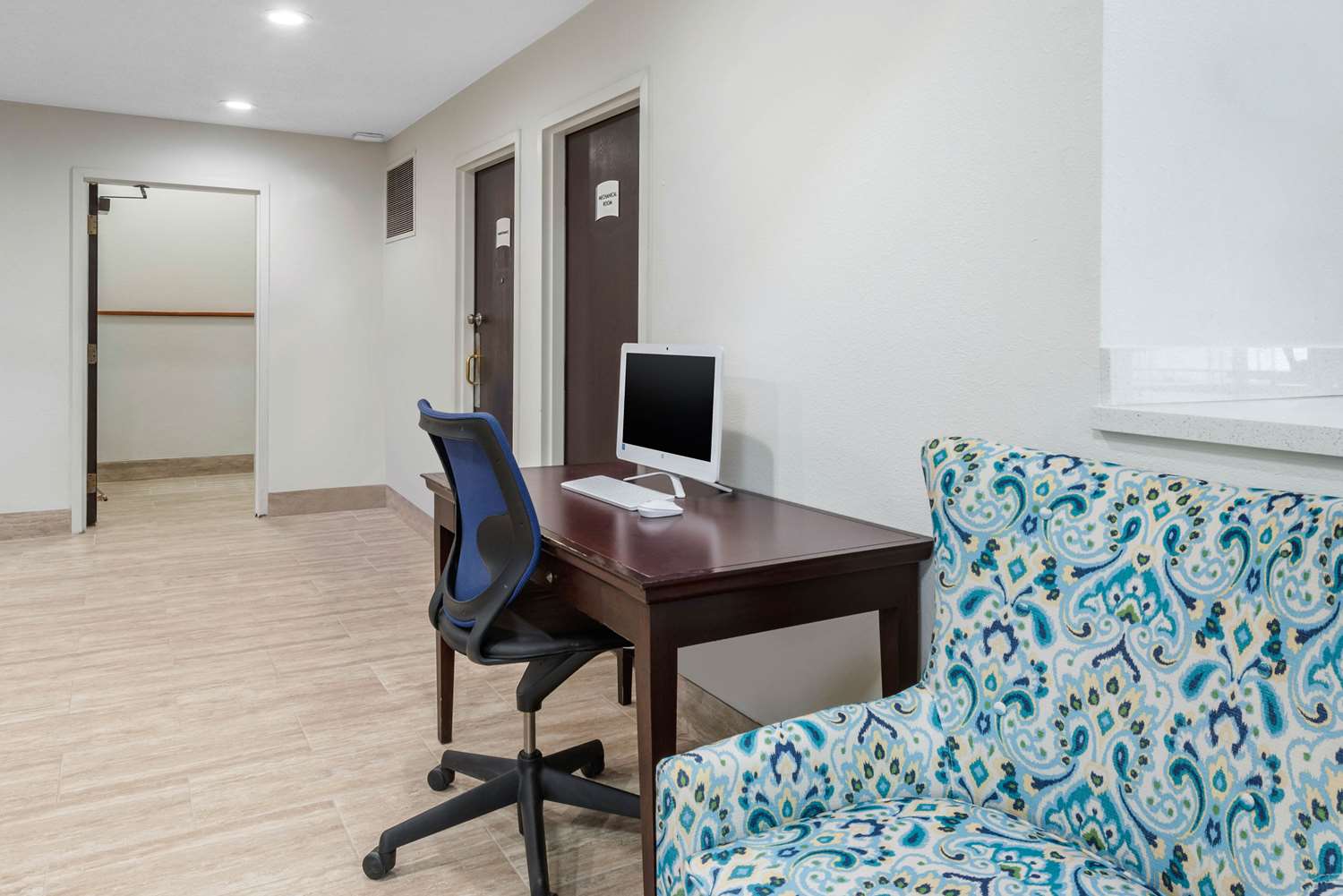 Quality Inn Coraopolis - Pittsburgh Airport 28/32