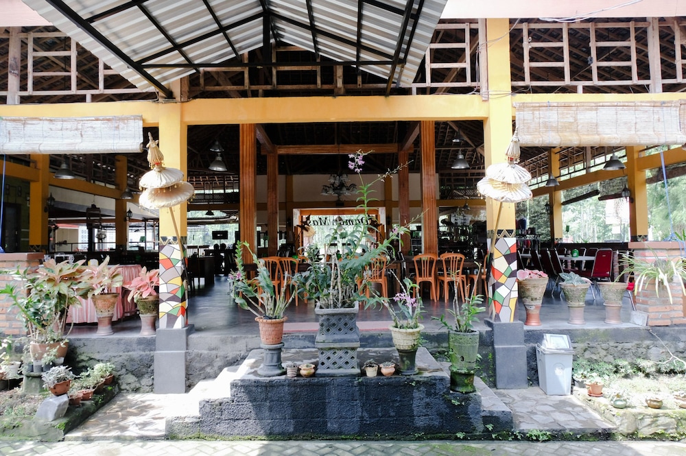 OYO 563 Damar Mas Resort Lereng Kelud 53/61